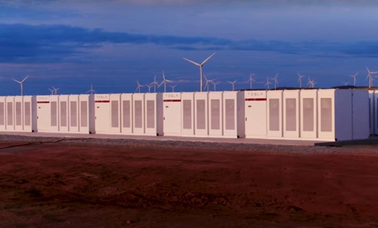 Tesla predstavlja Megapack, može učinkovito pohraniti energiju iz solarnih ploča